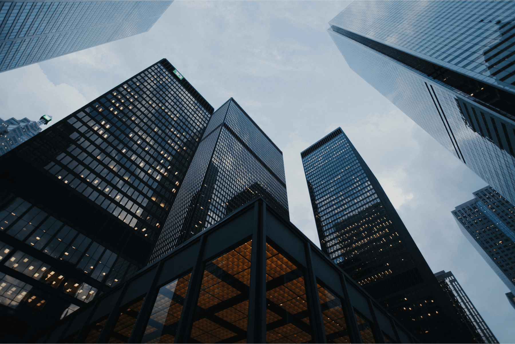 Покупка недвижимости у уходящих иностранцев с дисконтом